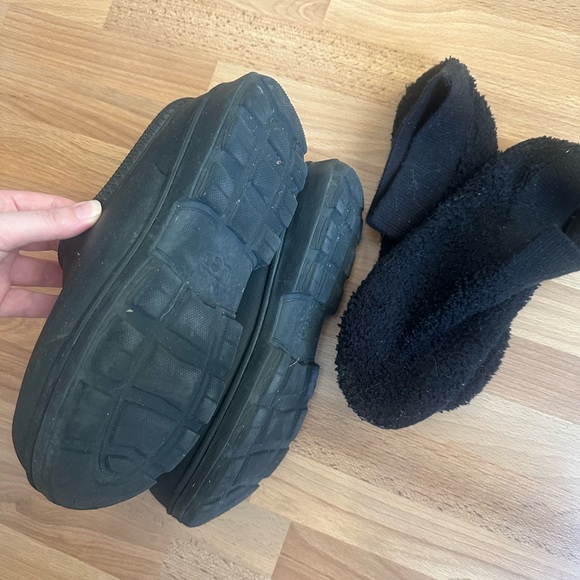 UGG Tasman Rain Boot - Picture 5 of 5